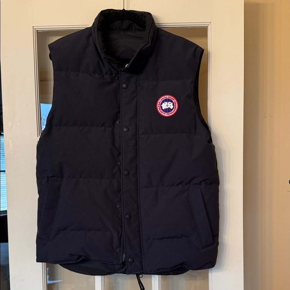 Canada Goose Men's Black down  Vest size Large